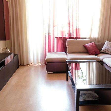 Apartment On Hanrapetutyan Street Erevan Esterno foto