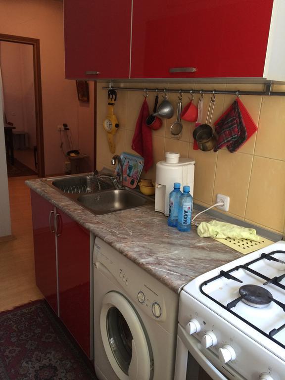Apartment On Hanrapetutyan Street Erevan Esterno foto