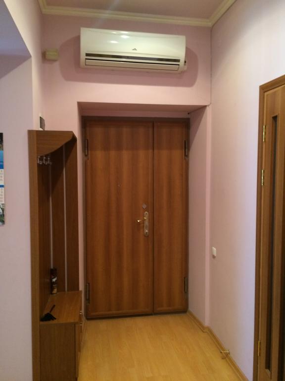 Apartment On Hanrapetutyan Street Erevan Esterno foto
