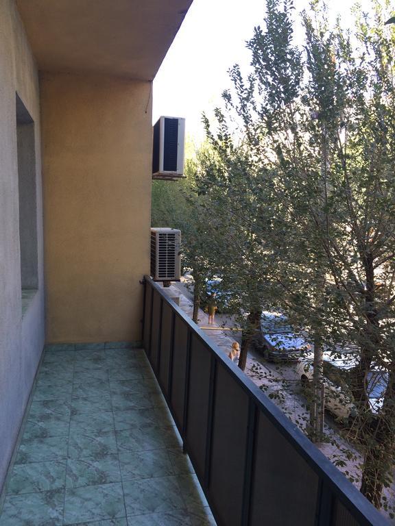 Apartment On Hanrapetutyan Street Erevan Esterno foto