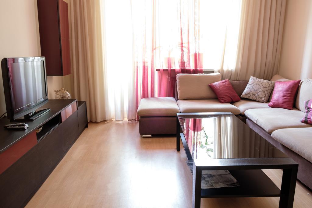 Apartment On Hanrapetutyan Street Erevan Esterno foto