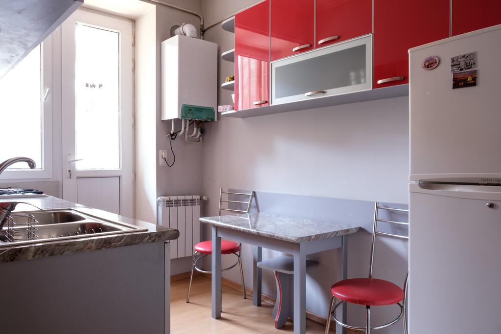 Apartment On Hanrapetutyan Street Erevan Esterno foto
