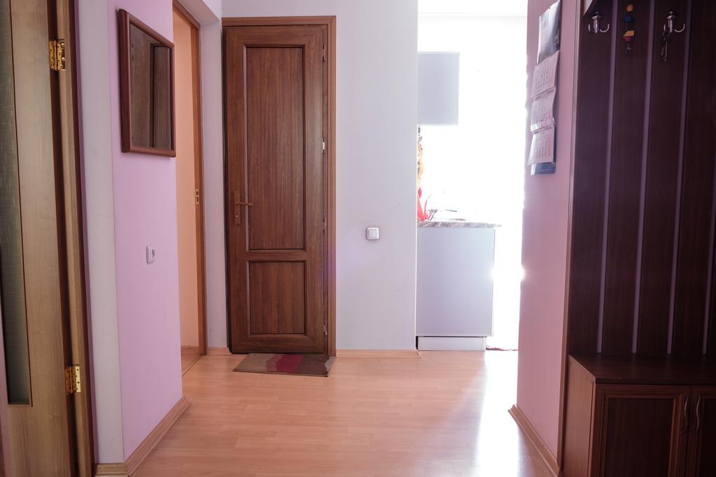 Apartment On Hanrapetutyan Street Erevan Esterno foto