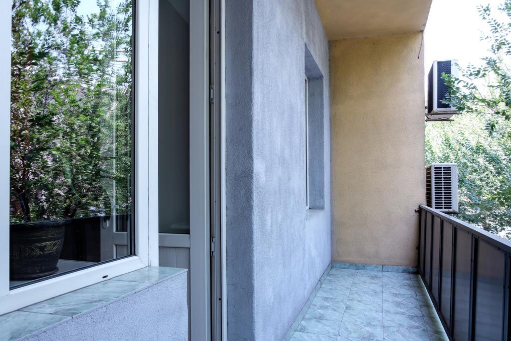 Apartment On Hanrapetutyan Street Erevan Esterno foto