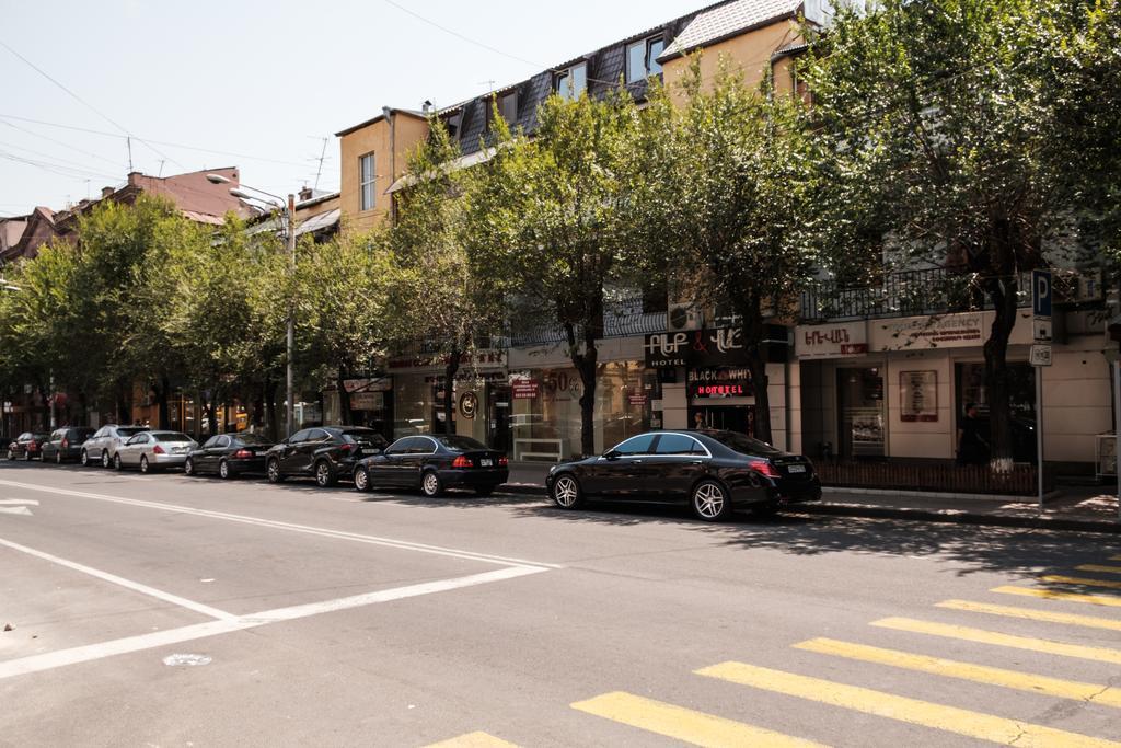 Apartment On Hanrapetutyan Street Erevan Esterno foto